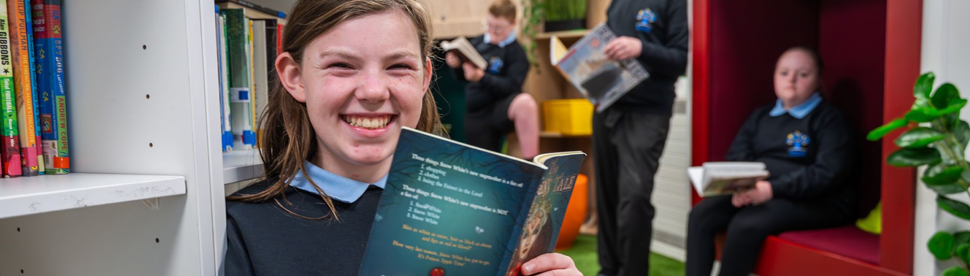 Oakwood Academy pupils reading